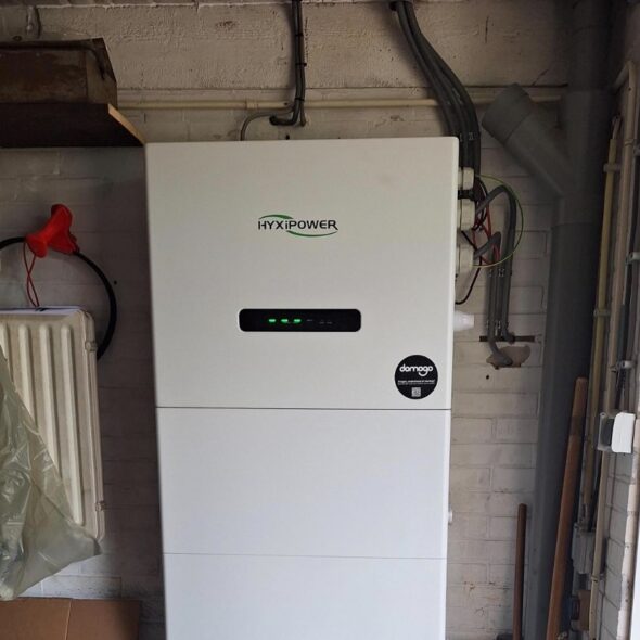 Thuisbatterij 10 kWh Hyxi All-in-One in garage